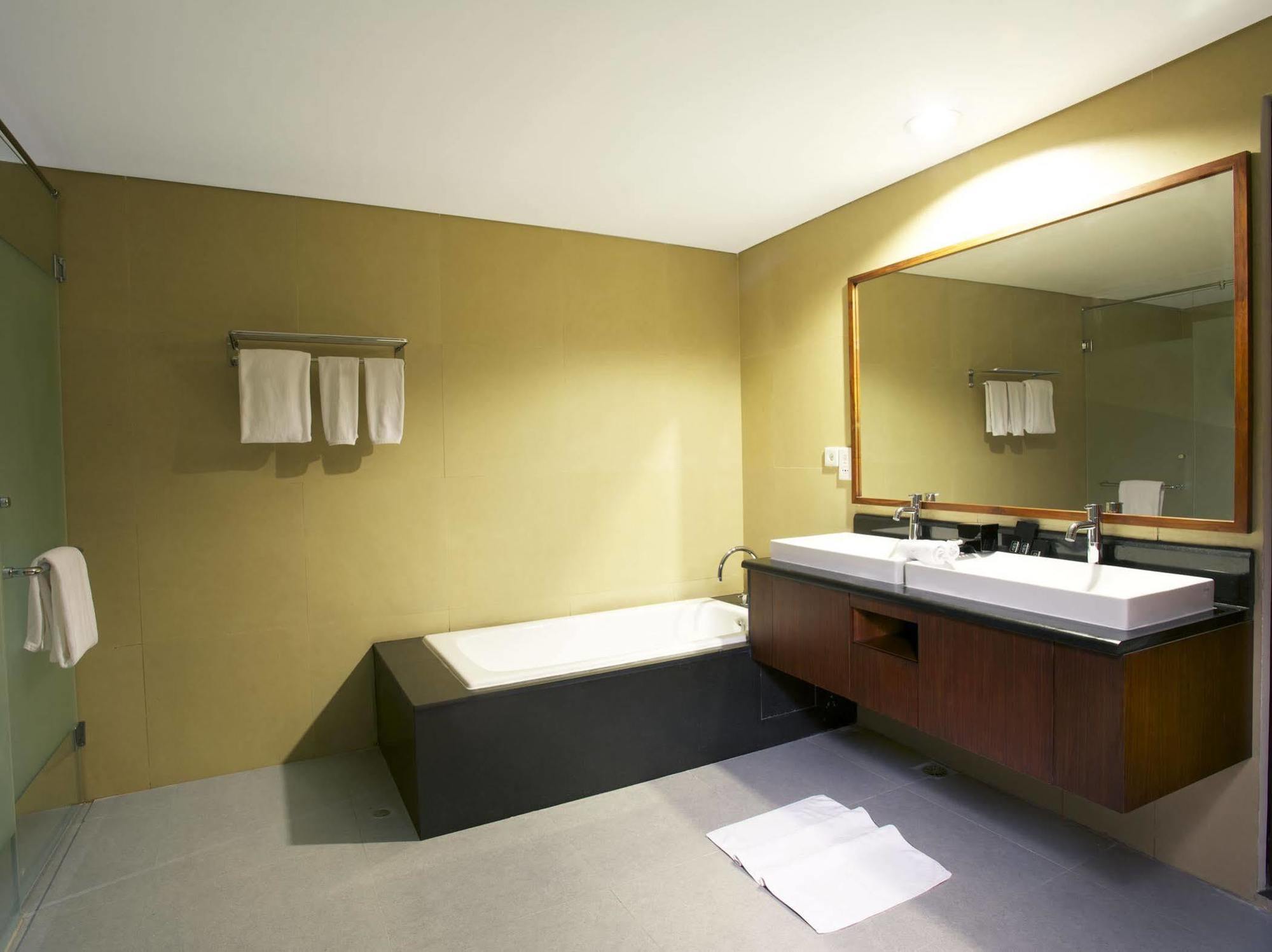 Hotel Neo+ Green Savana Sentul City Μπογκόρ Εξωτερικό φωτογραφία